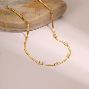 Collier chaîne serpent en acier inoxydable doré avec cinq zircons rectangulaires