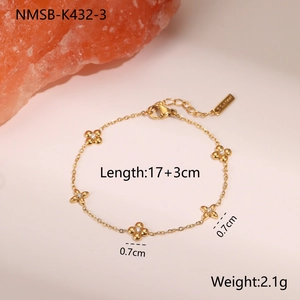 Detail of 18k gold plated stainless steel flower bracelet with sparkling zircon crystals