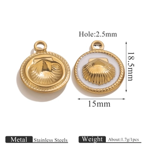 Vue détaillée de pendentifs coquillage en acier inoxydable avec mesures et détails techniques