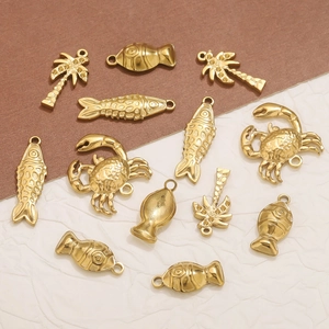 Goldene Edelstahl-Anhänger mit Fischen, Krabben und Kokospalmen für Schmuck