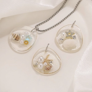 Marine resin necklace with transparent seashell, starfish and pearl charms for beach style