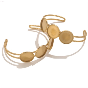 Detail van 18k vergulde roestvrijstalen armband met drievoudige 18mm DIY-ringzetting trays