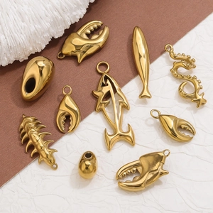 Goldene Meerestier-Anhänger wie Seepferdchen und Krabben für DIY Halsketten und Armbänder