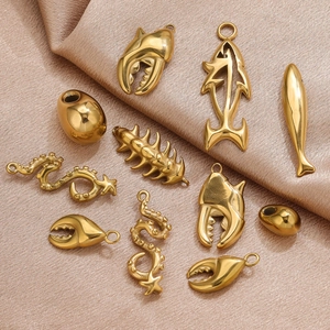 Goldenes Meerestier-Anhänger-Set mit Hummer, Seepferdchen und Hai für DIY-Schmuck