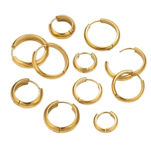 Polished 18K gold plated stainless steel chunky hoop earring set in five varied sizes