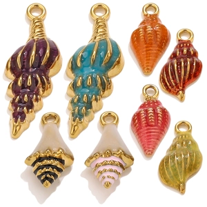 Lot de huit pendentifs coquillages en émail coloré avec détails en métal pour bijoux DIY