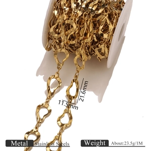 Goldene herzförmige DIY-Kettenglieder aus Edelstahl mit detaillierten Größenangaben