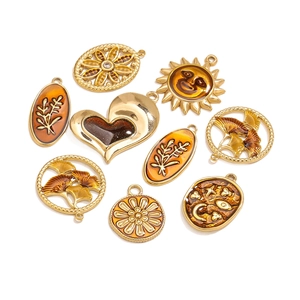 Neun 18k vergoldete 304 Edelstahl-Anhänger mit Bernstein-Emaille und Ginkgo-Blatt-Designs