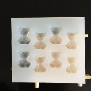Moule en silicone avec 8 mini ours pour bijoux en résine et projets créatifs
