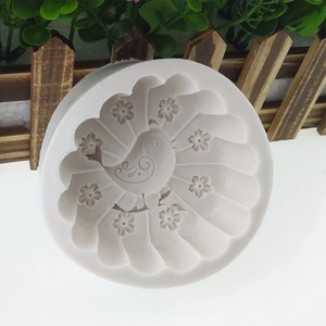 Round silicone mold with bird and flower patterns for DIY handmade soap and cake fondant