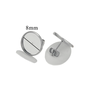 Detailansicht der 8mm Edelstahl-Ohrstecker-Rohlinge mit Schmetterlings-Verschlüssen