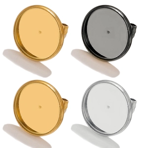 Detailansicht runder Edelstahl-Ohrringfassungen in Gold, Silber und Schwarz-Finish