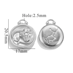 Λεπτομέρεια από ατσάλινο ζώδιο μενταγιόν 18K χρυσό με ανάγλυφα σχέδια στην μπροστινή και πίσω όψη
