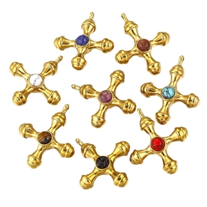 Pendenti a croce in acciaio al titanio placcato oro 18k con otto gemme colorate