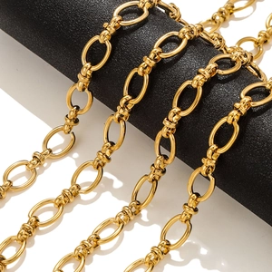 Goldene Edelstahlkette mit ovalen Gliedern und dekorativen Knoten im Hip-Hop-Stil