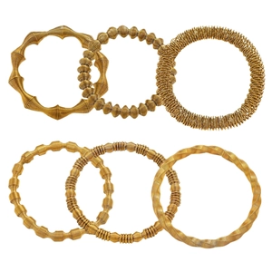 Bracciali aperti in maglia d'acciaio placcato oro in sei design a trama strutturata