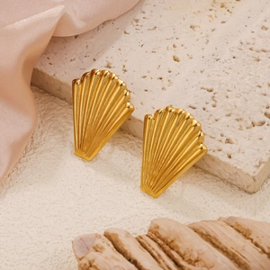 Orecchini a perno a conchiglia in acciaio inossidabile placcato oro 18K per gioielli