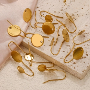 Goldene Ohrhaken aus Edelstahl mit runder flacher Nadel für DIY-Schmuckzubehör