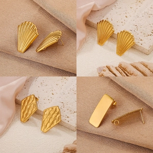 Set di orecchini in acciaio inossidabile placcato oro 18K con texture a conchiglia e martellate