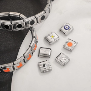Bracciale componibile a moduli in acciaio inossidabile con charm in smalto colorato