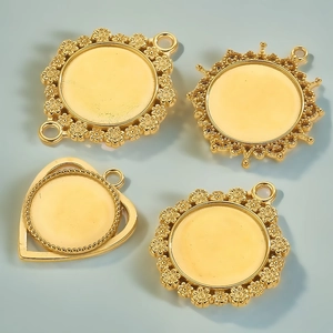 DIY 20mm στρογγυλά μενταγιόν από χρυσό ατσάλι με διακοσμητικά περιγράμματα καρδιάς και λουλουδιών