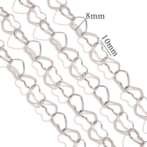 Makroaufnahme der Edelstahl-Herzgliederkette in 8mm und 10mm für DIY-Schmuckherstellung