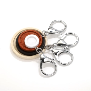 DIY sleutelhanger set met zilveren kreeftsluitingen en ronde houten basis trays in kleur