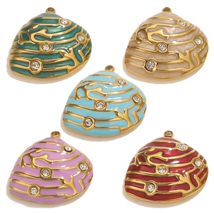 Lot de cinq pendentifs coquillages colorés en acier inoxydable avec émail et strass