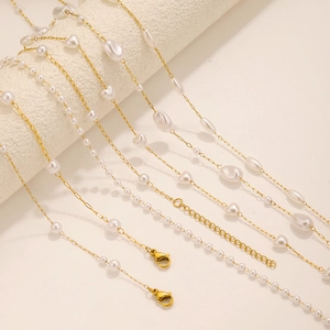 Collier Bracelet en Acier Inoxydable avec Künstliche Perles pour Femmes Plaqué Or Cœur Künstliche Perle Baroque Bijoux Ajustables Minimalistes