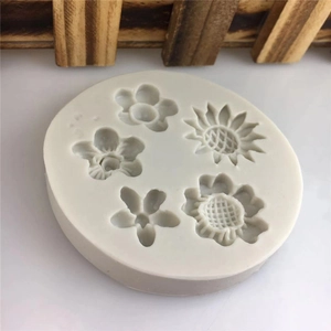 Silikonform mit 5 verschiedenen Blumenmustern wie Sonnenblume und Gänseblümchen für DIY Kuchen