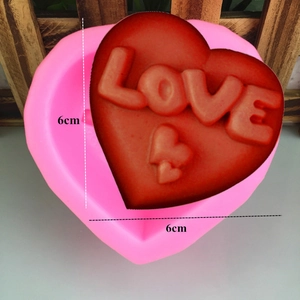 Moule en silicone rose en forme de cœur avec relief LOVE pour savon et gâteaux, 6 cm