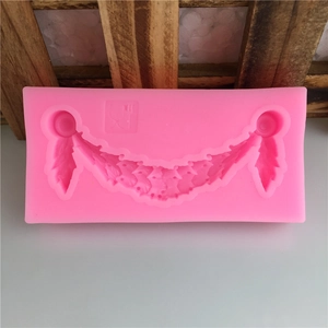 Moule en silicone rose avec motif de guirlande de fleurs pour décoration de gâteaux
