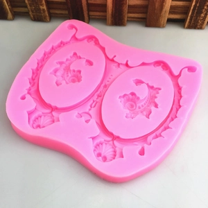 Moule en silicone rose avec motifs de cadres ovales baroques pour fondant et bricolage
