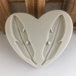 Heart-shaped silicone mold with fine feather leaf textures for DIY cake and soap making