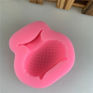 Pink silicone mold with diamond pattern for DIY soap candles and cake decoration