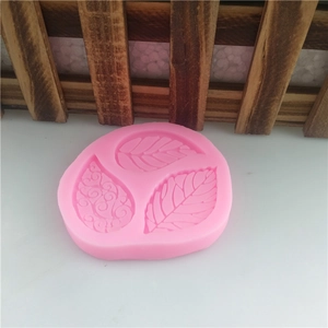 Pink leaf-shaped silicone mold for DIY aromatherapy plaster and fondant cake decorating