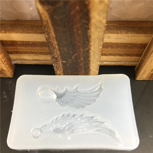 Wings shaped silicone mold for DIY aromatherapy wax candles and fondant cake decorating