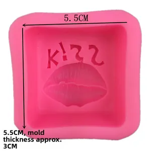 Rosa Silikonform mit KISS-Lippen für Seife und Fondant, Maße 5,5 cm und Stärke 3 cm