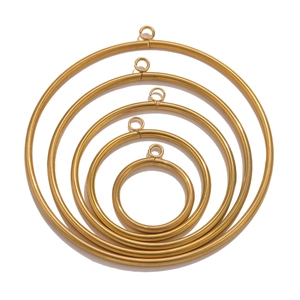 Set mit fünf goldenen Edelstahl-DIY-Reifen mit geschweißten Ringen für die Schmuckherstellung