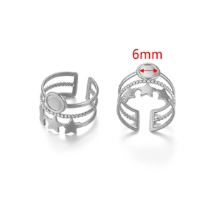Dettaglio della base rotonda da 6mm su un anello a strati in acciaio inossidabile argento