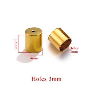 Makro-Detail goldener 3,5x4mm Edelstahlperlen mit 3mm Loch für DIY-Schmuckherstellung