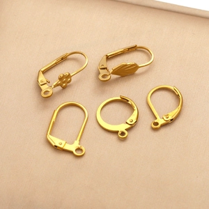 Lot détaillé de cinq crochets de boucles d'oreilles dorés en acier pour bijoux DIY