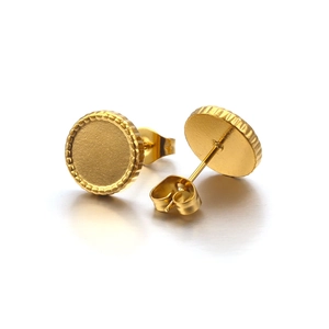 Goldene Edelstahl-Ohrstecker mit Perlenrand und Schmetterlingsverschluss-Design
