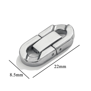 Detailopname van de gepolijste roestvrijstalen sluiting van 22 mm x 8,5 mm voor sieraden
