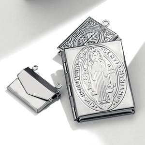 Vintage Buch-Medaillon und Briefumschlag-Anhänger aus Edelstahl mit religiösem Relief