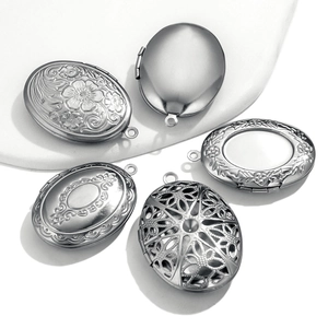 Stainless Steel Oval Locket Pendant Vintage Engraved Floral Photo Frame Commemorative Jewelry Pendant For DIY Necklace Accessories