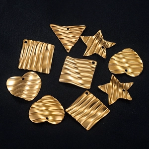 Gouden roestvrijstalen geometrische hangers met golftextuur voor DIY-sieraden
