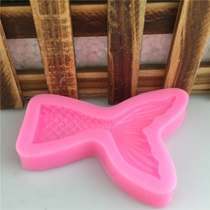 Stampo in silicone a forma di coda di sirena con trama a squame per decorazione torte fondant