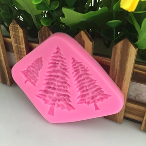 Rosa Silikonform mit Tannenbaum-Motiven für DIY-Schokolade und Kunstharz-Bastelarbeiten