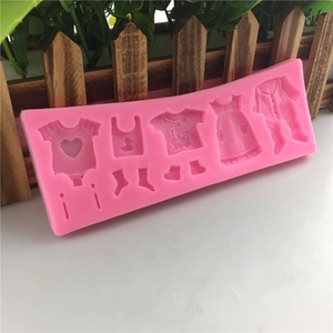Silikonform für Babykleidung in Rosa mit Strampler-Formen für DIY Fondant Kuchen Dekoration